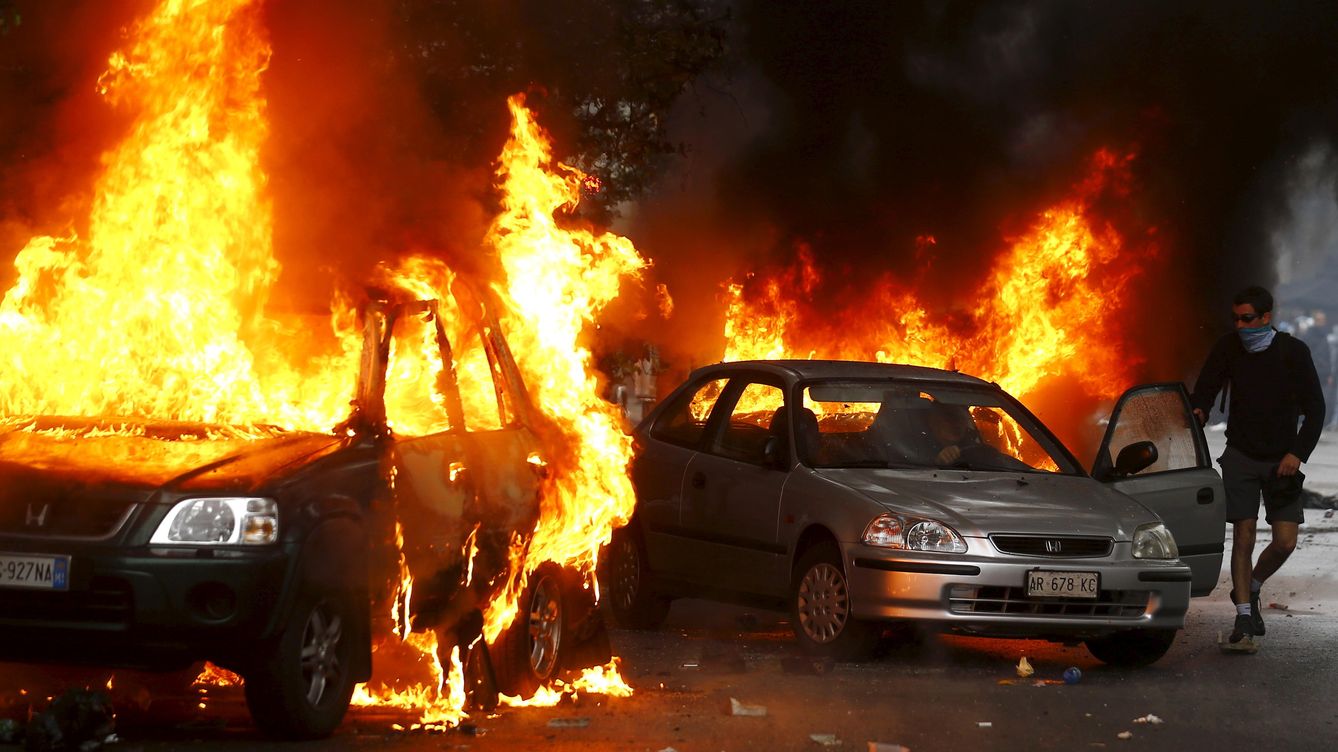[Imagen: caos-y-coches-en-llamas-en-milan-por-las...1430494273]